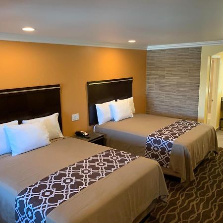 Ontario Inn & Suites Монклер Экстерьер фото