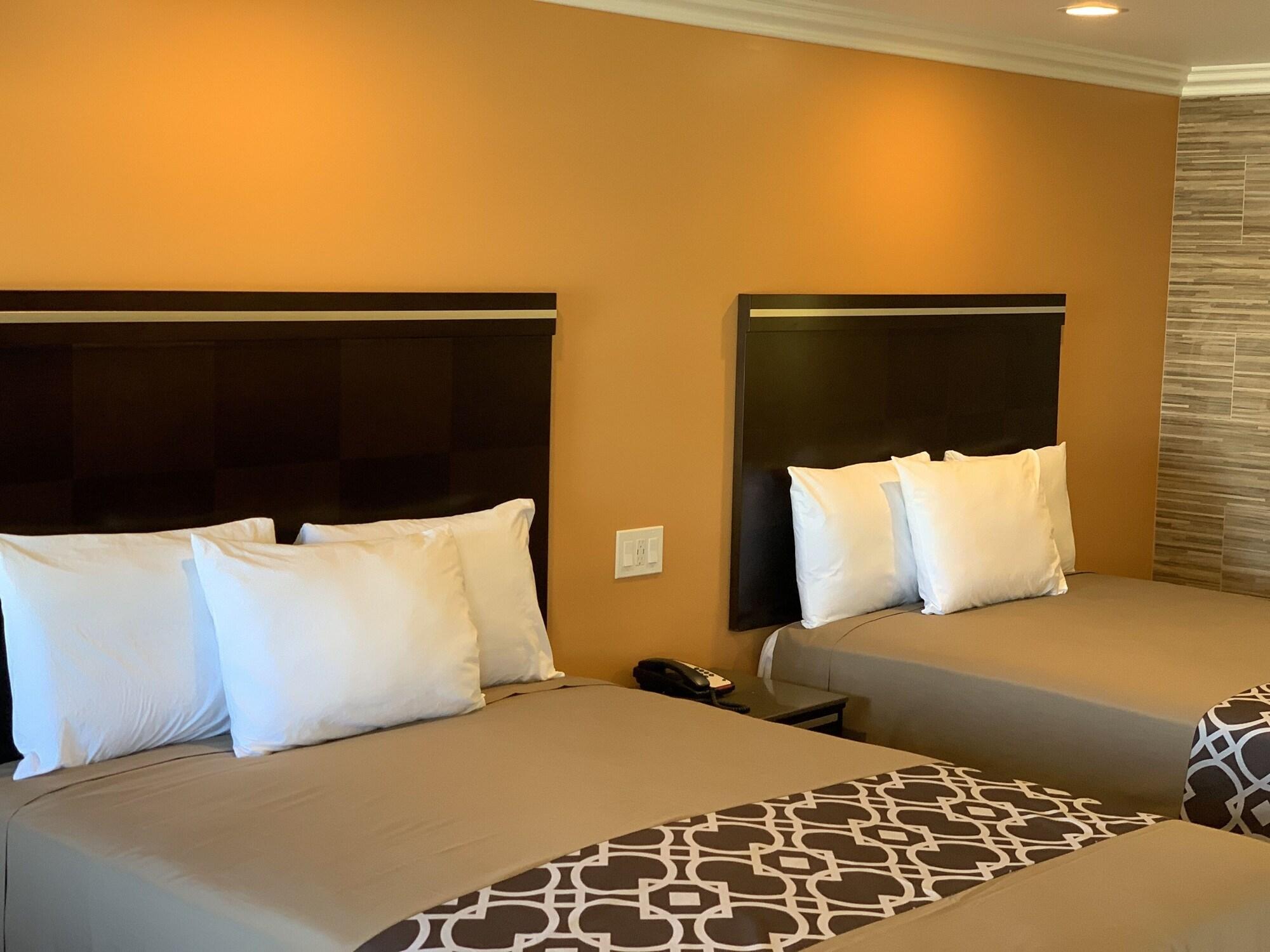 Ontario Inn & Suites Монклер Экстерьер фото
