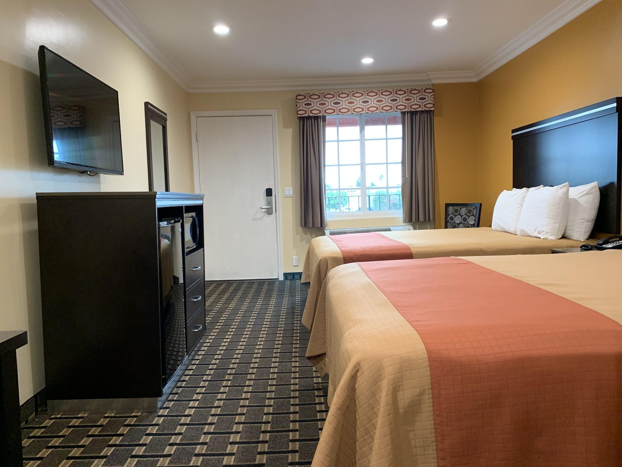 Ontario Inn & Suites Монклер Экстерьер фото