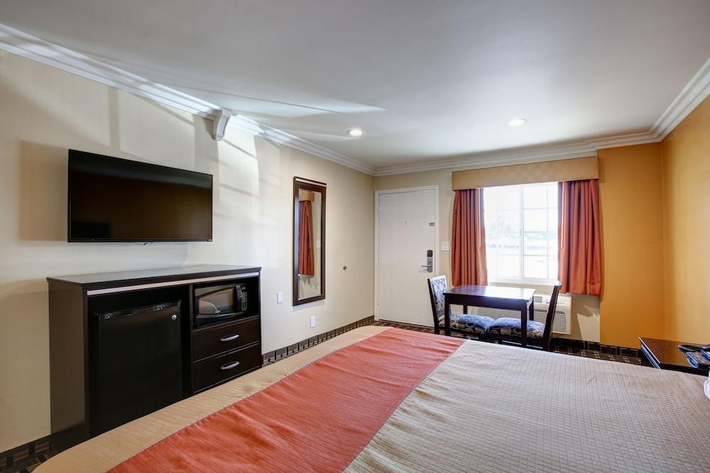 Ontario Inn & Suites Монклер Экстерьер фото