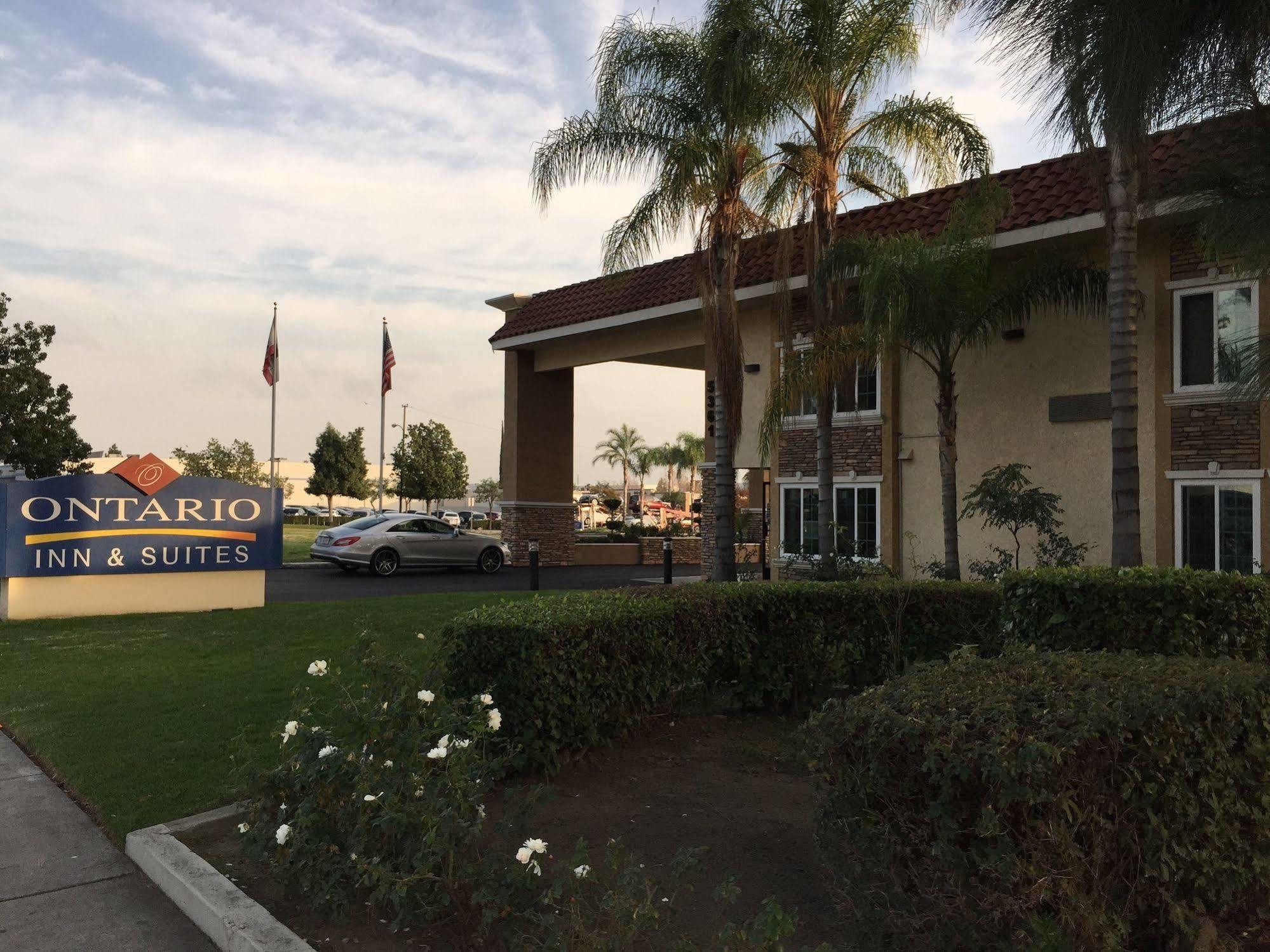 Ontario Inn & Suites Монклер Экстерьер фото