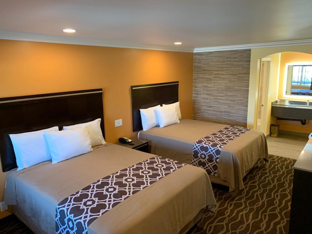 Ontario Inn & Suites Монклер Экстерьер фото